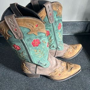 Size 9 women’s cowboy boots. Turquoise blue red brown floral design